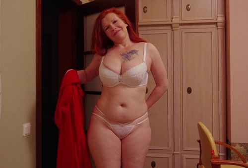 Сынок решил съехать от родителей, но крепкий секс мамки вернул его веру в этот дом